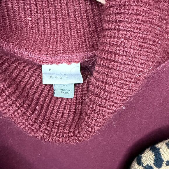 Women's sweater winter bundle size small and medium - Picture 5 of 5